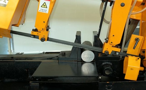 横县数控带锯床自动送料精度会出现偏差吗？